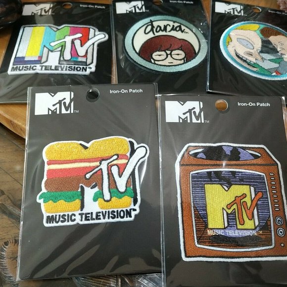 NEW set of 5 iron-on patches. MTV ,Daria, Beavis & Butthead. Loungefly - Picture 1 of 7